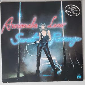 Amanda Lear – "Sweet Revenge" (Ariola – 25 900 XOT) Cover Vorderseite