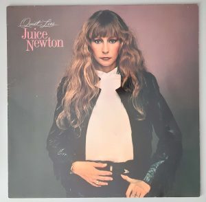 Juice Newton – "Quiet Lies" (Capitol Records – 1A 064-400100) Cover Vorderseite