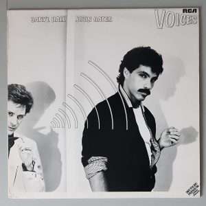 Daryl Hall & John Oates – "Voices" (RCA Victor – PL 13646) Cover Vorderseite