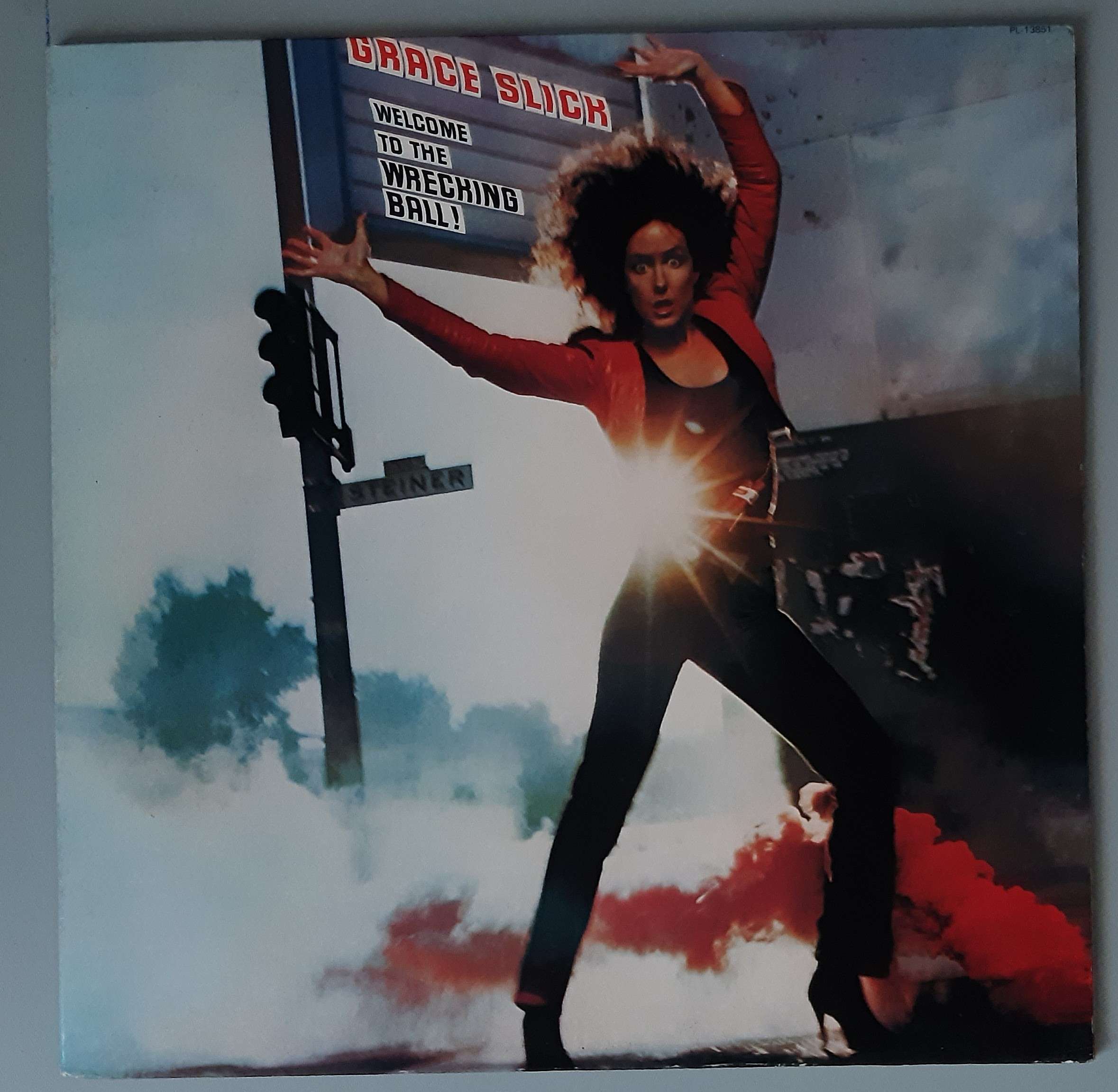 Grace Slick – "Welcome To The Wrecking Ball" (RCA – PL13851) Cover Vorderseite