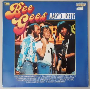 The Bee Gees – "Massachusetts" (Contour – CN 2002) Cover Vorderseite