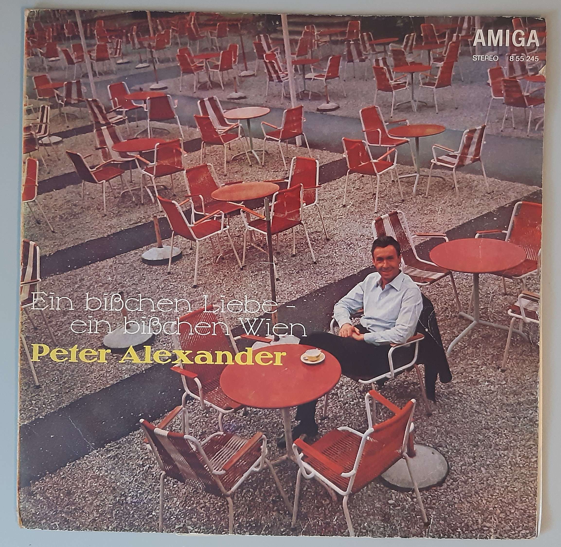 Peter Alexander – "Ein Bißchen Liebe - Ein Bißchen Wien" (AMIGA – 8 56 245) Cover Vorderseite
