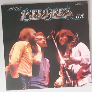 Bee Gees – "Here At Last - Live" (RSO – 66 332 8) Cover Vorderseite