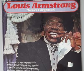 Louis Armstrong – "Never Forgottens" (RCA Camden – CDS 1108) Cover Vorderseite Louis Armstrong – "Never Forgottens" (RCA Camden – CDS 1108) Cover Vorderseite