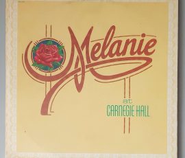 Melanie – "Melanie At Carnegie Hall" (Neighborhood Records – NRS 49001) Cover Vorderseite Melanie – "Melanie At Carnegie Hall" (Neighborhood Records – NRS 49001) Cover Vorderseite