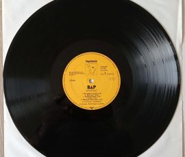 Wolfgang Niedecken's BAP – "Affjetaut" (Eigelstein Musikproduktion – 6.25369) Platte Seite 1 Wolfgang Niedecken's BAP – "Affjetaut" (Eigelstein Musikproduktion – 6.25369) Platte Seite 1