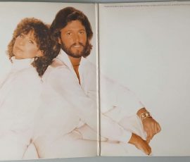 Streisand – "Guilty" (CBS – CBS 86122) Gatefold Streisand – "Guilty" (CBS – CBS 86122) Gatefold