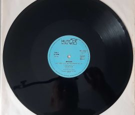 Erasure – "Who Needs Love Like That" (Mute – INT 126.833) Platte Seite 1 Erasure – "Who Needs Love Like That" (Mute – INT 126.833) Platte Seite 1