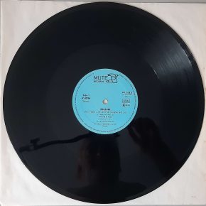 Erasure – "Who Needs Love Like That" (Mute – INT 126.833) Platte Seite 1