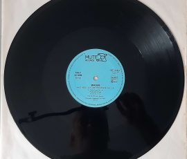 Erasure – "Who Needs Love Like That" (Mute – INT 126.833) Platte Seite 1 Erasure – "Who Needs Love Like That" (Mute – INT 126.833) Platte Seite 1