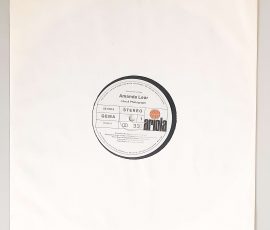 Amanda Lear – "I Am A Photograph" (Ariola – 665 786) Schutzhülle Amanda Lear – "I Am A Photograph" (Ariola – 665 786) Schutzhülle