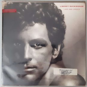 Lindsey Buckingham – "Law And Order" (Asylum Records – 5E-561) Cover Vorderseite Lindsey Buckingham – "Law And Order" (Asylum Records – 5E-561) Cover Vorderseite